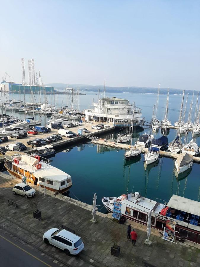 Apartment Marina With Sea View プーラ エクステリア 写真