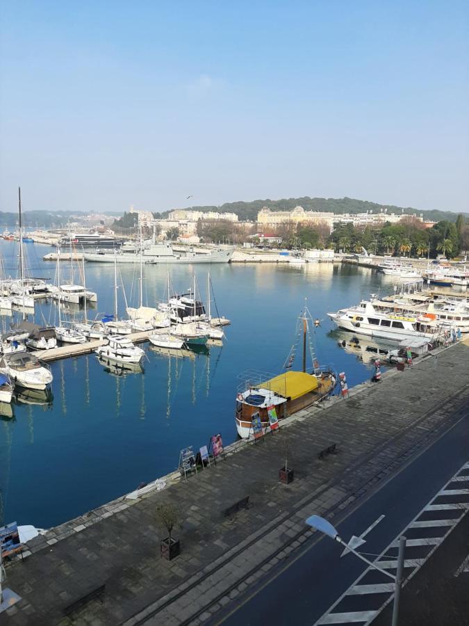 Apartment Marina With Sea View プーラ エクステリア 写真